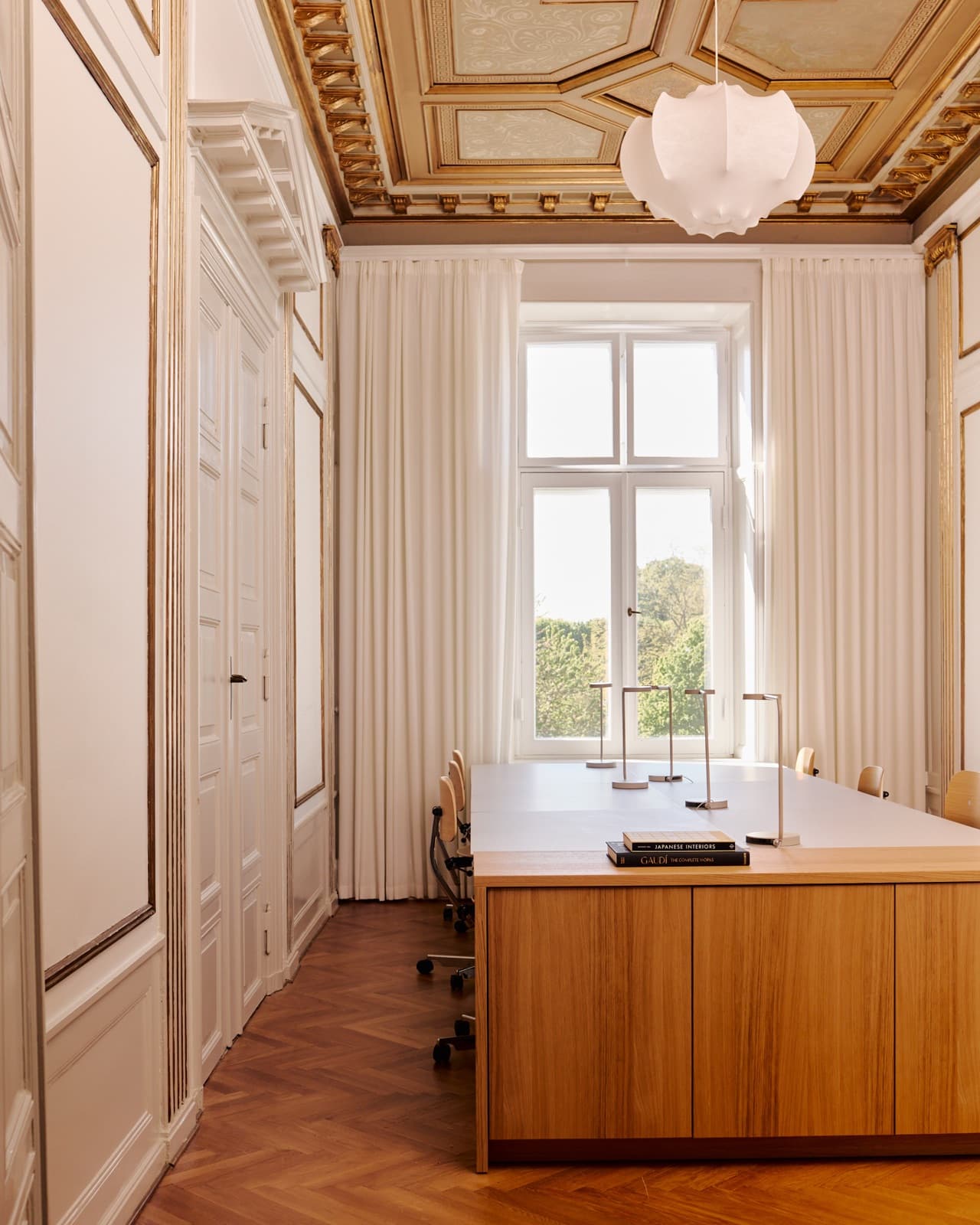 Elegant kontor med forgyldt kassetteloft - 3