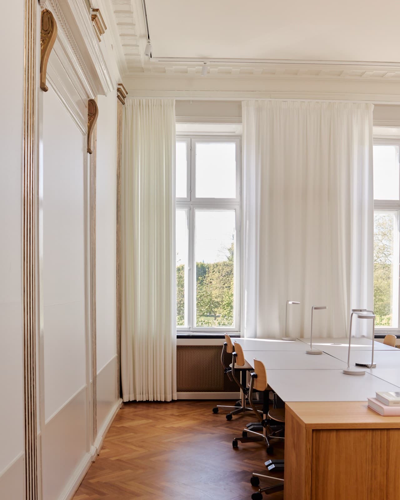 Rummeligt kontor ud til Kongens Have - 3