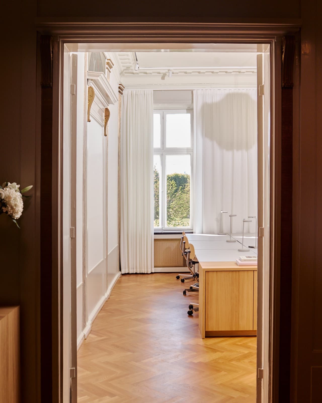 Rummeligt kontor ud til Kongens Have - 2