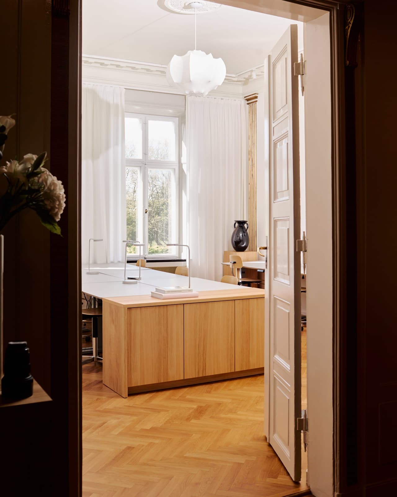 Rummeligt kontor ud til Kongens Have - 4